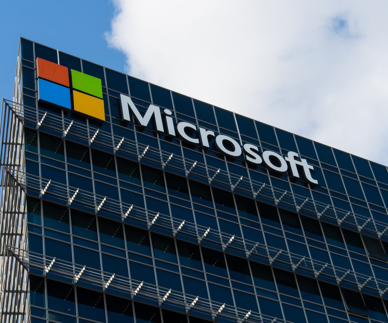 Microsoft Unseats Apple As Worlds Most Valuable Company Pursuit